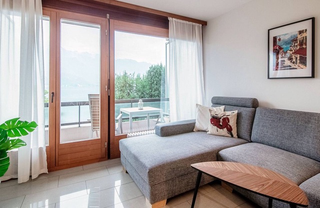 Three-room apartment with lake view in Melide (Isabella Apt)