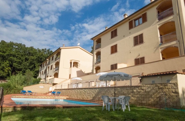 Apartamento de tres habitaciones con terraza y vista maravillosa.