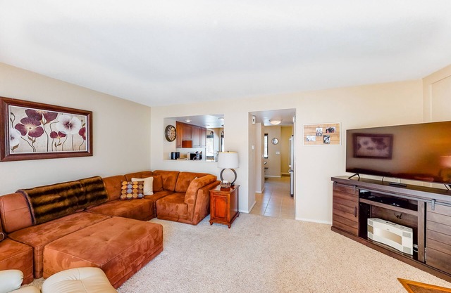 Three-Story, Dog-Friendly Townhouse w/ Free WiFi, Gas Fireplaces, & Washer/Dryer