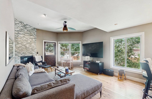 Three-story townhome on the golf course with 2 fireplaces, pool & tennis