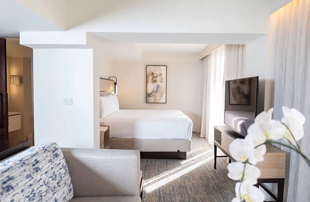 Three Stunning Suite w/ City View | Enjoy Scenic Stroll at the Beach