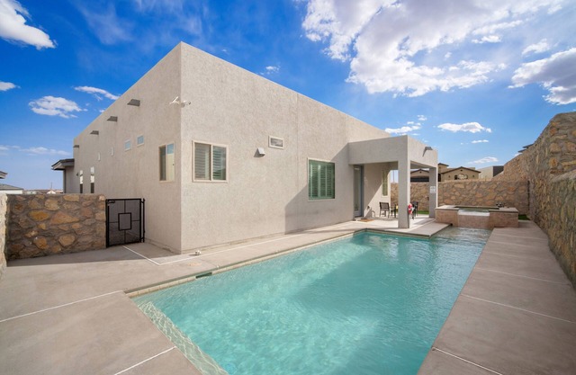 Three Trees Saltwater Pool Place-Heated Pool
