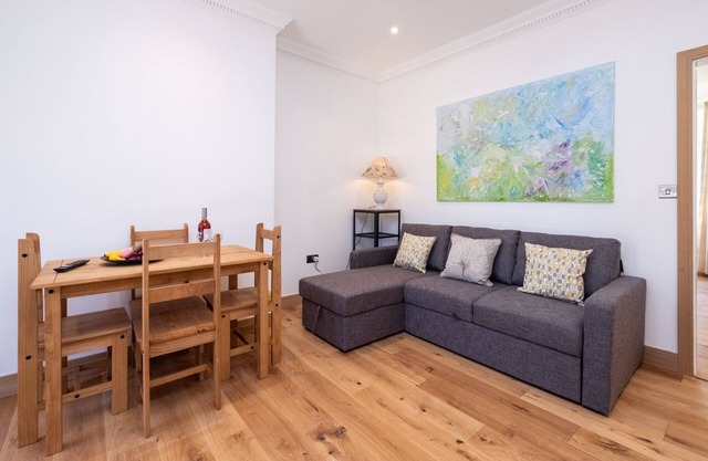 Abedul - Three Tuns Apartments, Pettistree