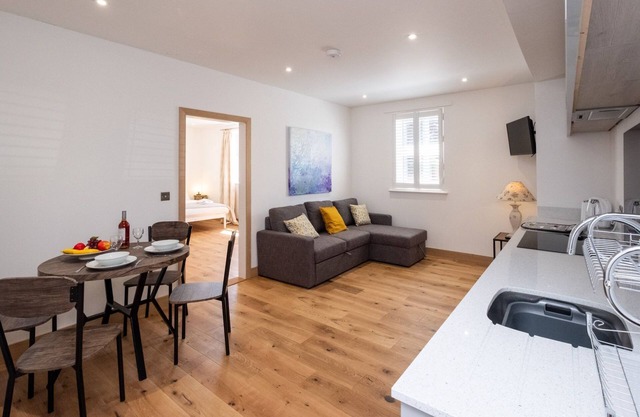 Hazel - Three Tuns Apartments, Pettistree