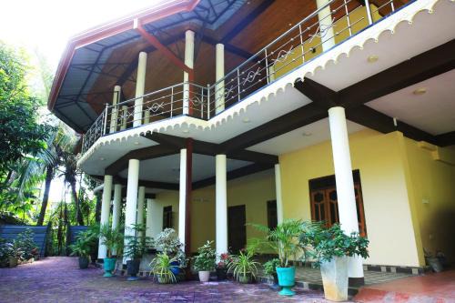 Thulasi Holiday Home