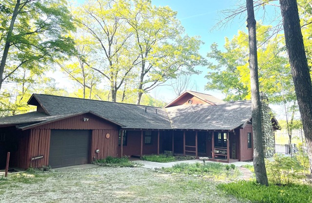 Thumb Lake Family Cabin - perfect getaway on the water!
