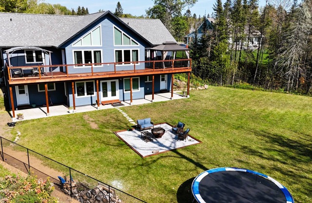 Thunder Bay Retreat, beautiful property with trails. Close to all anemnities.