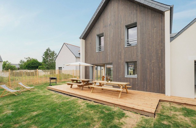 Ti Vakansou" modern family home 1300m from the beach