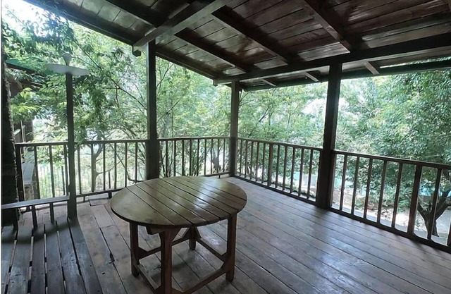 Tiaraa Monolith Lake Resort