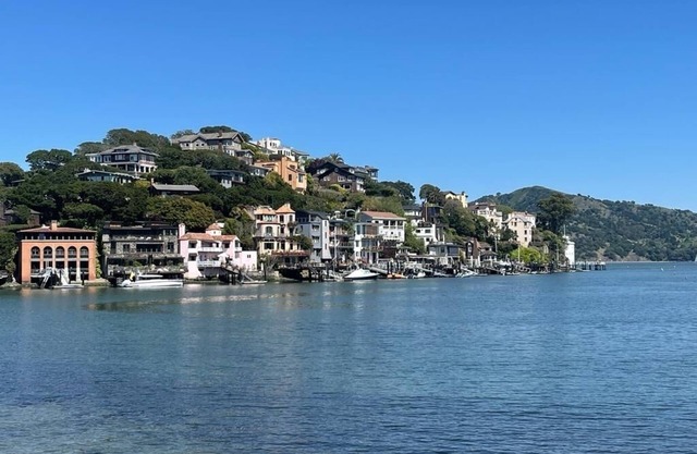Tiburon California Beautiful home near SFO remodeled, great weather best locatio