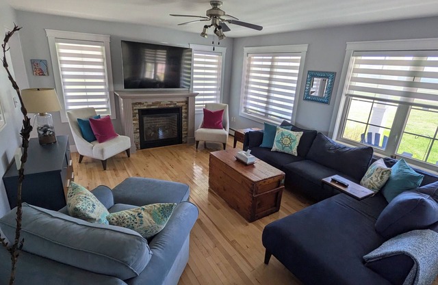 Tide & Bridge Beach House (w/ private beach access)