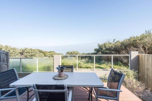 'Tides and Treasures' Unveil a Bonbeach Beachfront Bliss