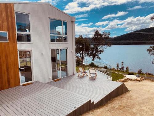 Tides - Architecturally-designed holiday home