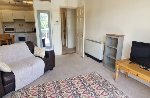 Tidy, Spacious & Quiet 2BD on Edge of Cork City