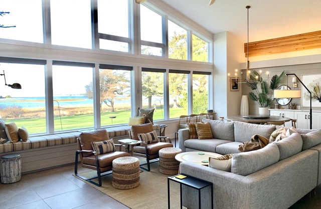 Tierra Del Mar, Oregon, Private Lake home, steam room, sleeps 8
