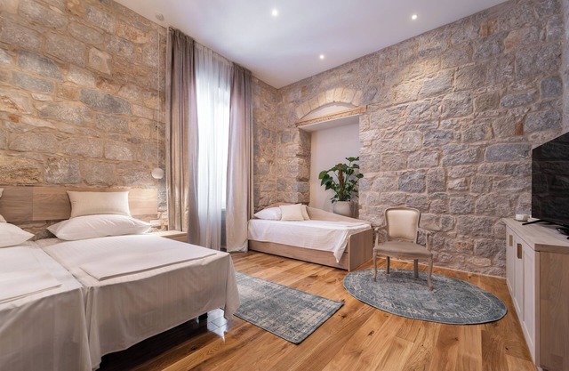 Tifani Luxury Rooms 3