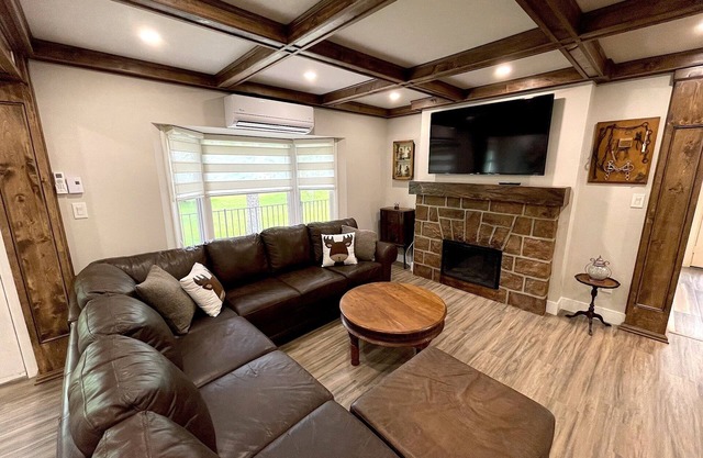 "Tiffany" Cottage w/ Hot Tub & Barrel Sauna
