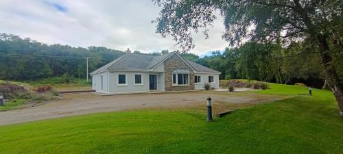 Tigh Dawros - Charming 4-bedroom house with WiFi in beautiful Kenmare, Kerry