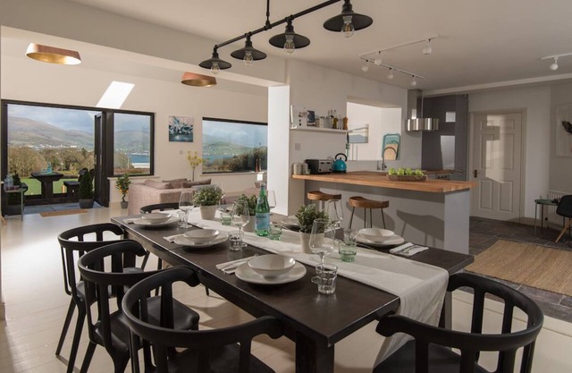Tigh Thor - Casa contemporánea con vistas al puerto de Dingle