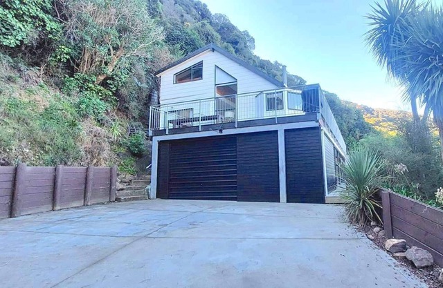TIKAO BAY BEAUTY - TIKAO BAY HOLIDAY HOME, family friendly in Wainui