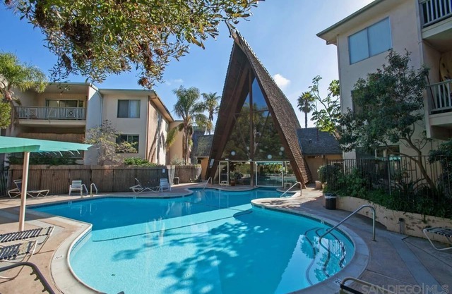 Tiki Condo -charming, tropical, retro; great location near beach; pool & parking