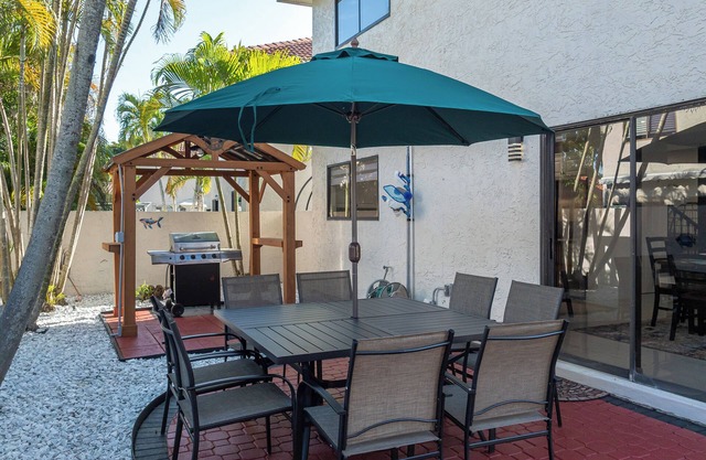 Tiki Retreat:Salted Pool&Two King Bed Luxe Suites
