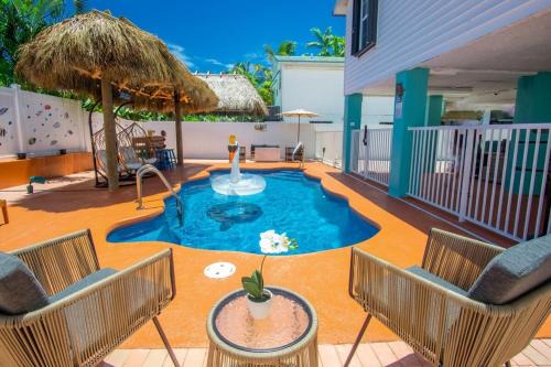 Tiki Time! Pool-tiki Hut-kayaks-grill-ocean View!