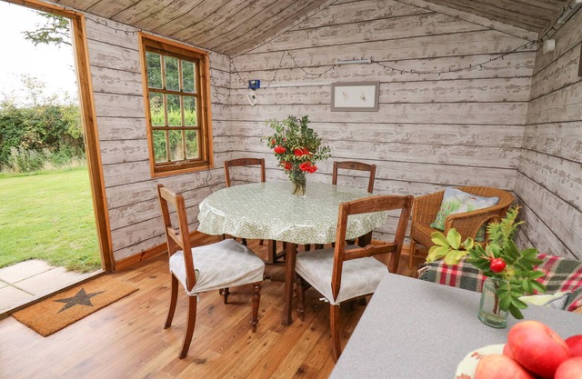 Tilly Gypsy-style Caravan Hut
