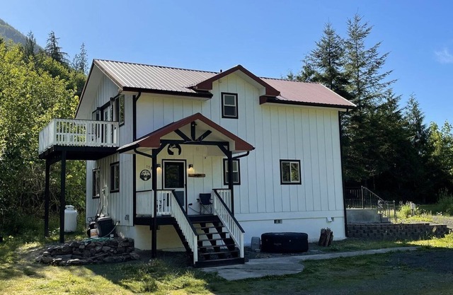 Tilton River Retreat | Riverside, Hot tub, Starlink