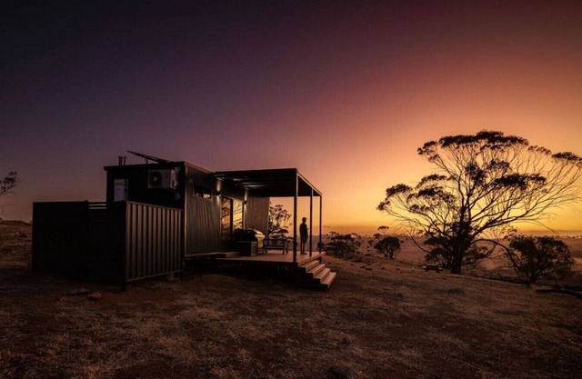 Tim & Ashleigh the Tiny Cabins