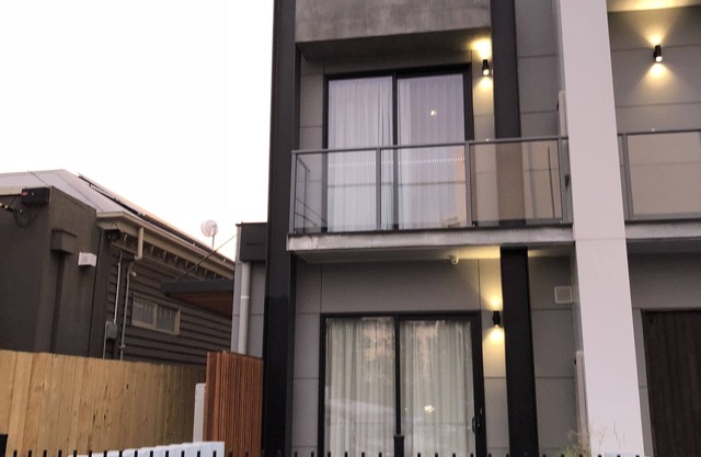 Timber Door Luxury Accommodation Geelong