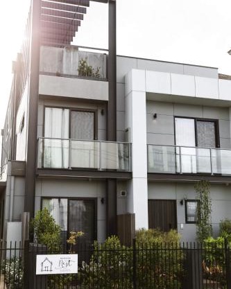 Timber Door Luxury Accommodation Geelong