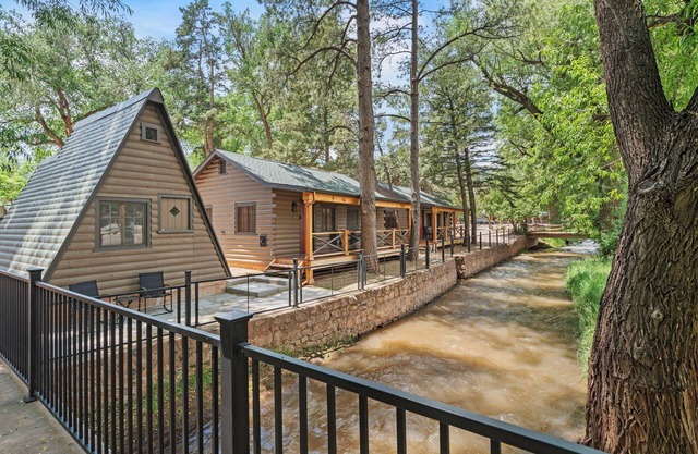 Timber Lodge Cabin 4