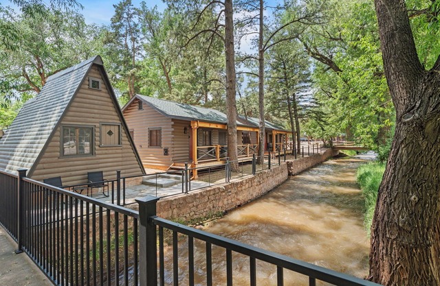 Timber Lodge Cabin 3