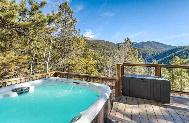 Timber Peak Cabin! Hot Tub,BBQ & Scenic Views!
