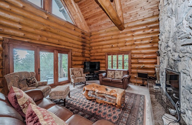 Timber Shores - 4000 sq ft waterfront dream cabin