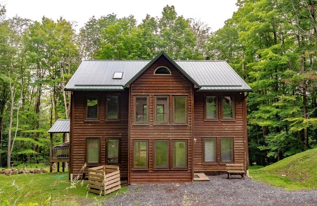 Timberly - 699 Ridge Road Timberly - Private Wooded Lot, Outdoor Hot Tub, Pool Table, Pet Friendly, Lake Access!