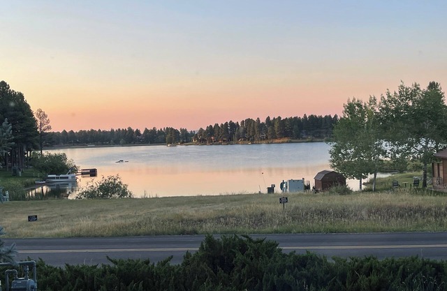 Timbers 5 ~ Spectacular Lake View Condo Sleeps 6 with Hot Tub private deck