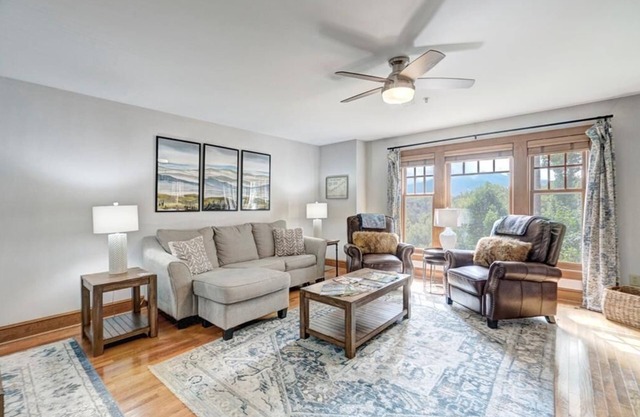 Timbers O-2--- Luxury in Gated Resort of Echota, Pools, Hot Tub, Mountain View, Two Master Suits,...