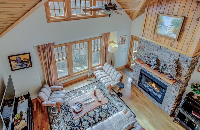 Timbers Q-4: Mountain Condo, Echota Gated Resort, Indoor/Outdoor Pools and Hot Tub, Fitness Area,...