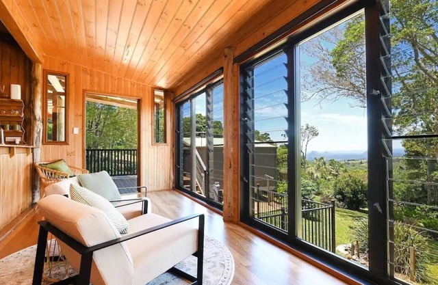 Timbertop Retreat - a hilltop retreat minutes from Maleny