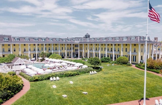 Timeless Cape May Charm l Complimentary Valet Parking, Pool and Beach Access