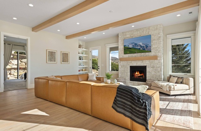 TimpView Terrace, 5BR 4.5BA, Hot Tub, Decks, Incredible Views, Gym, Close to Deer Valley