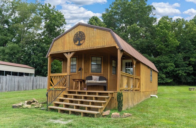 Tiny Cabin, Big Charm – next to Lake of Egypt