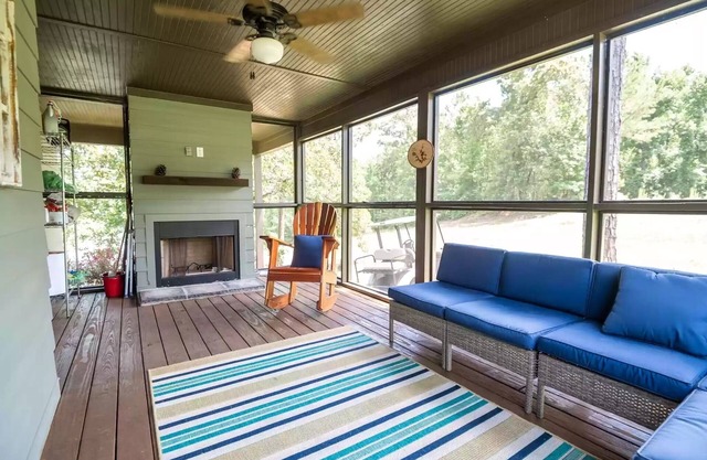 Tiny Cabin on Lake Martin