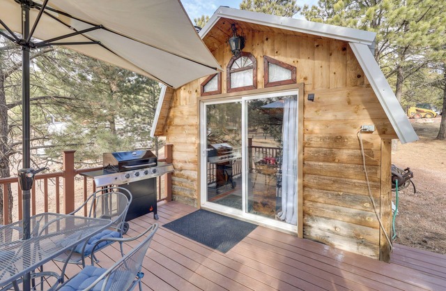Tiny Cabin w/ Outdoor Dining Area - Near Keystone!