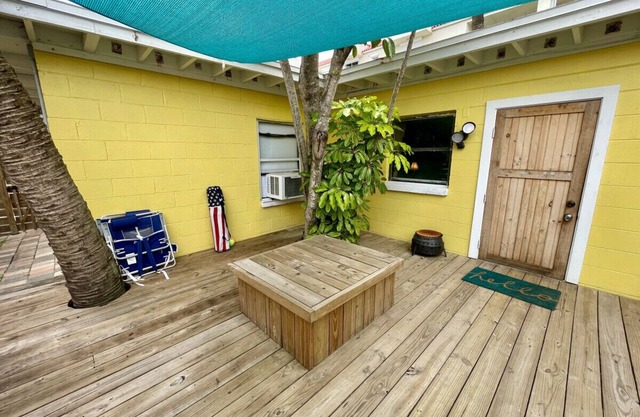 Tiny Cottage - 1 Bed/1 Bath w/ Beach Across Street