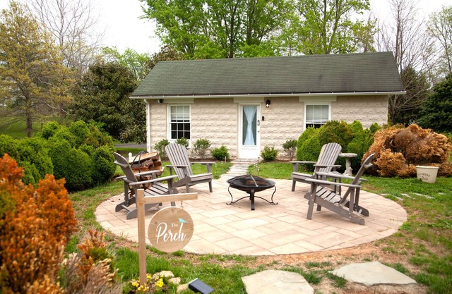 Tiny Cottage in a 1700s Historic Quaker Farm in Virginia Wine Country-Farm Stay