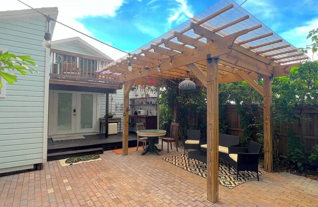 Tiny Home Hideaway | Patio Pet-Friendly