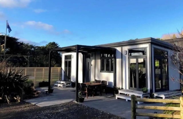 Tiny Home Luxury Farm Escape close to Mount Taranaki & central New Plymouth